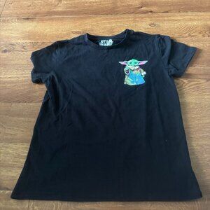Star Wars Baby Yoda short sleeve graphic tee in size S